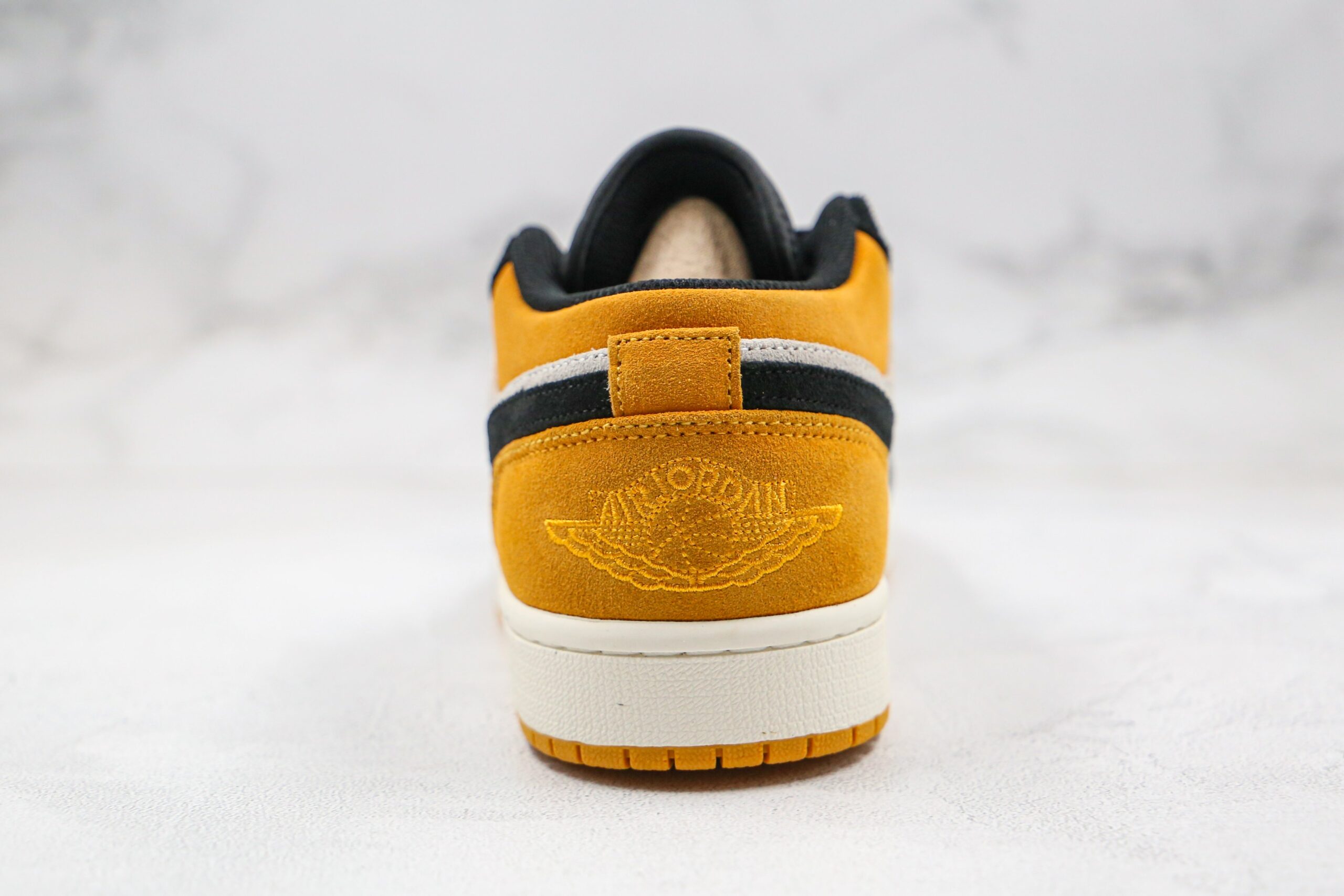 Jordan 1 Low University Gold Black - Imagem 5
