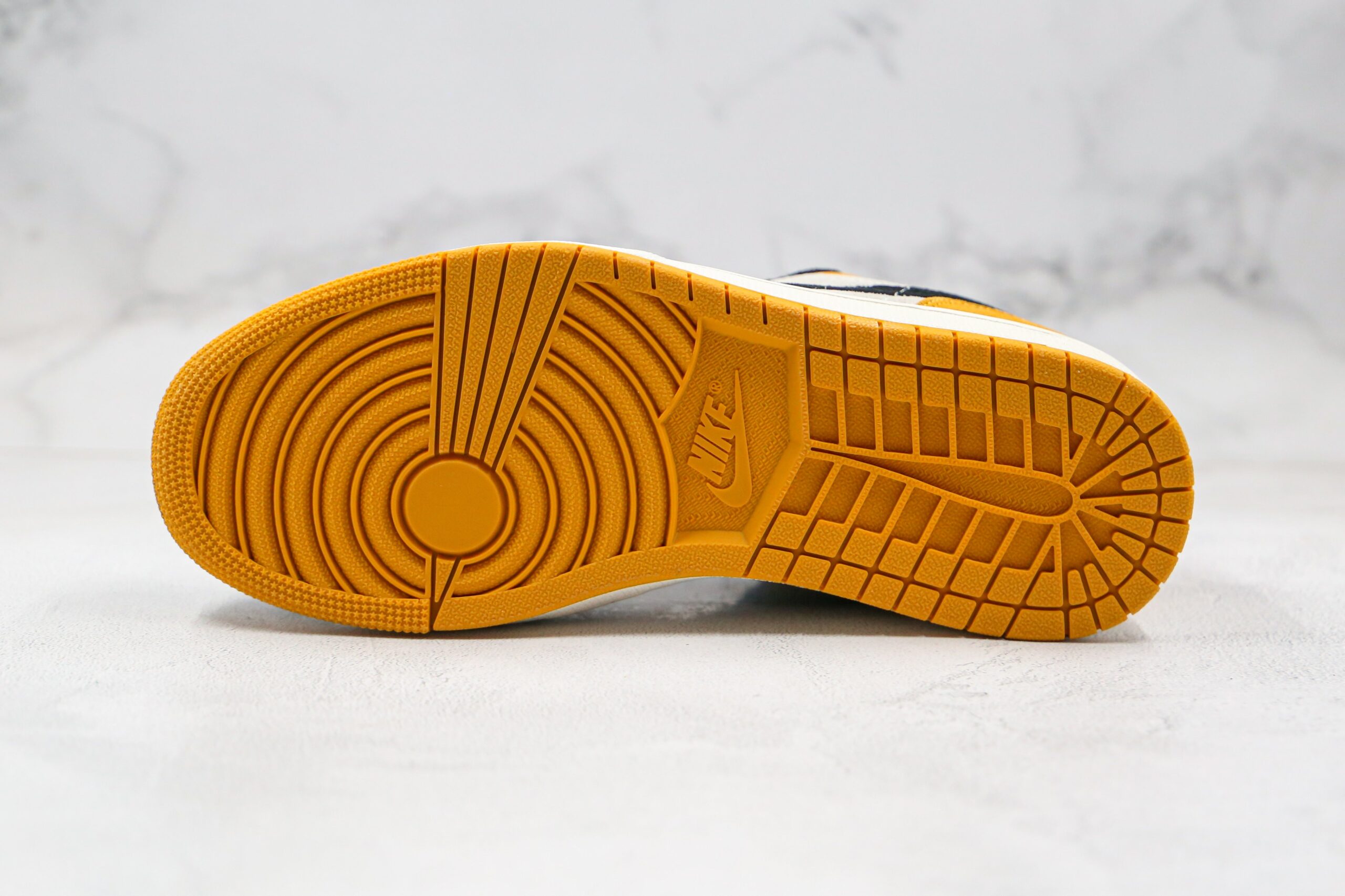 Jordan 1 Low University Gold Black - Imagem 6