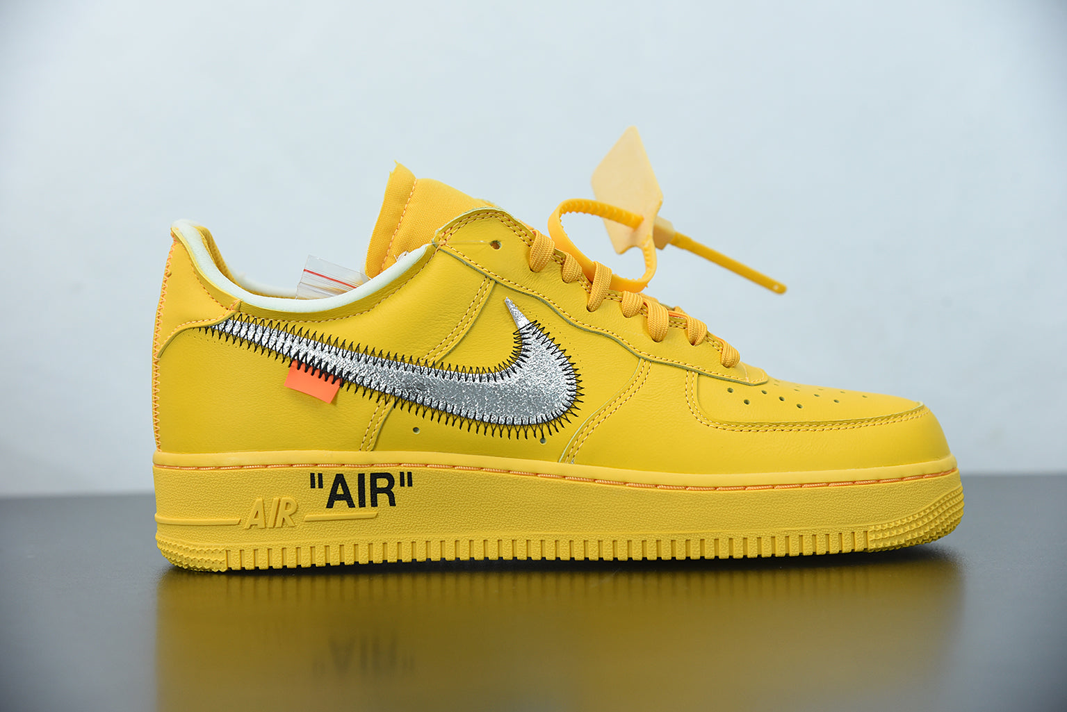 Nike Air force 1 Low Off White University Gold Metallic Silver - Imagem 2