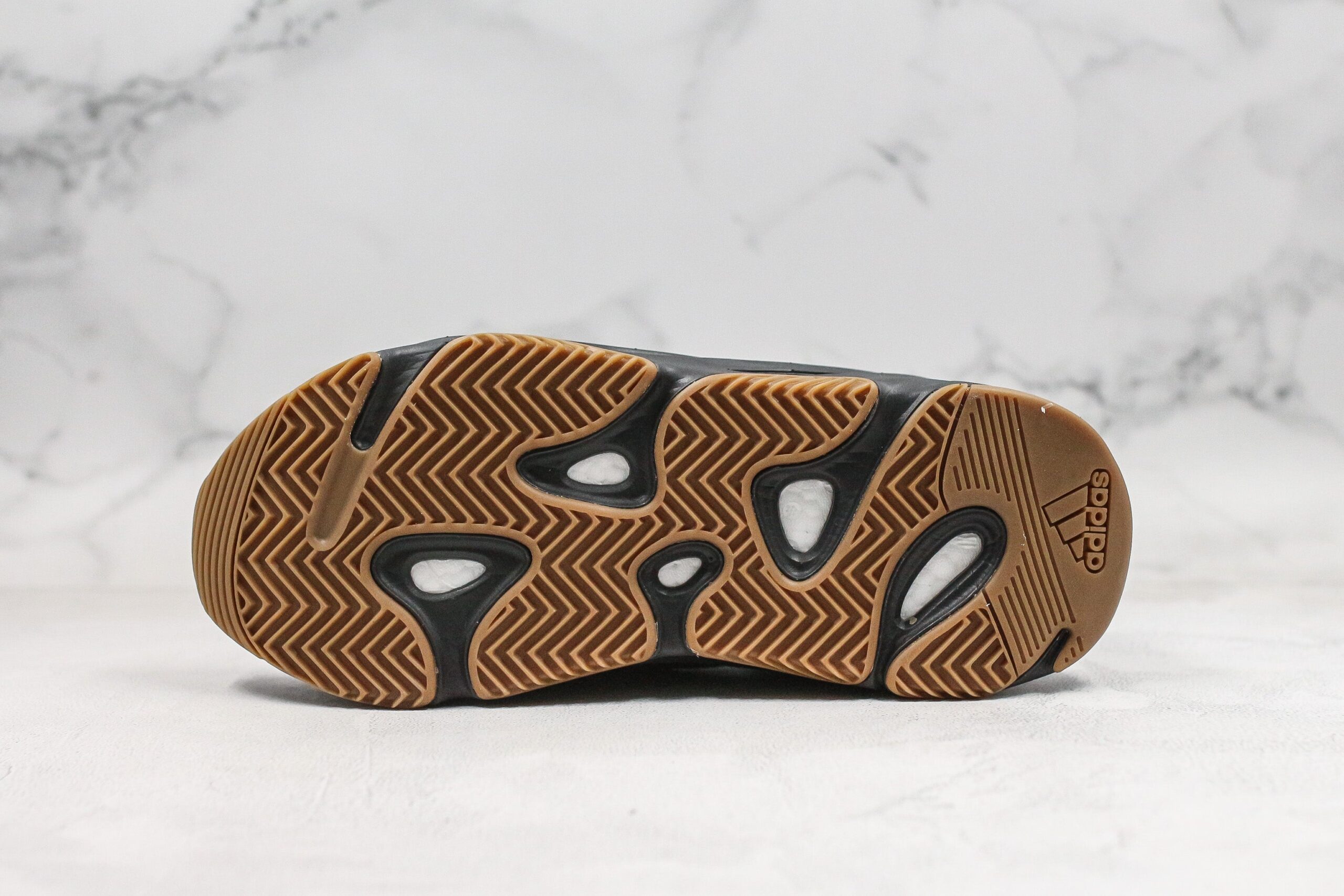 Adidas Yeezy Boost 700 Utility black - Imagem 6