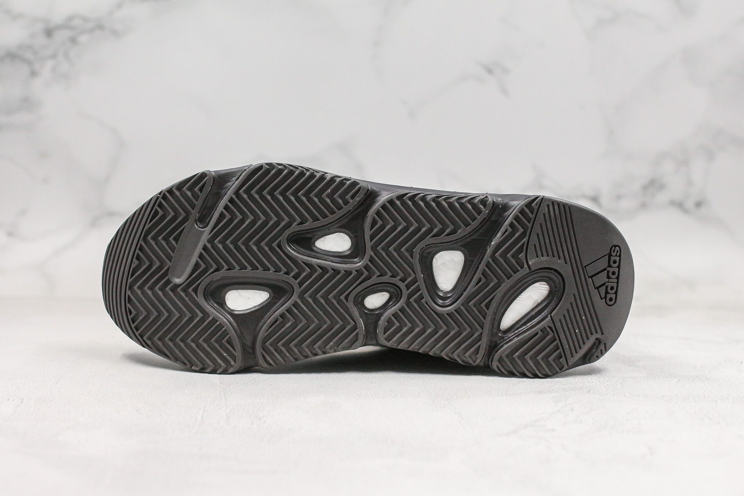 Adidas Yeezy Boost 700 Vanta - Imagem 6