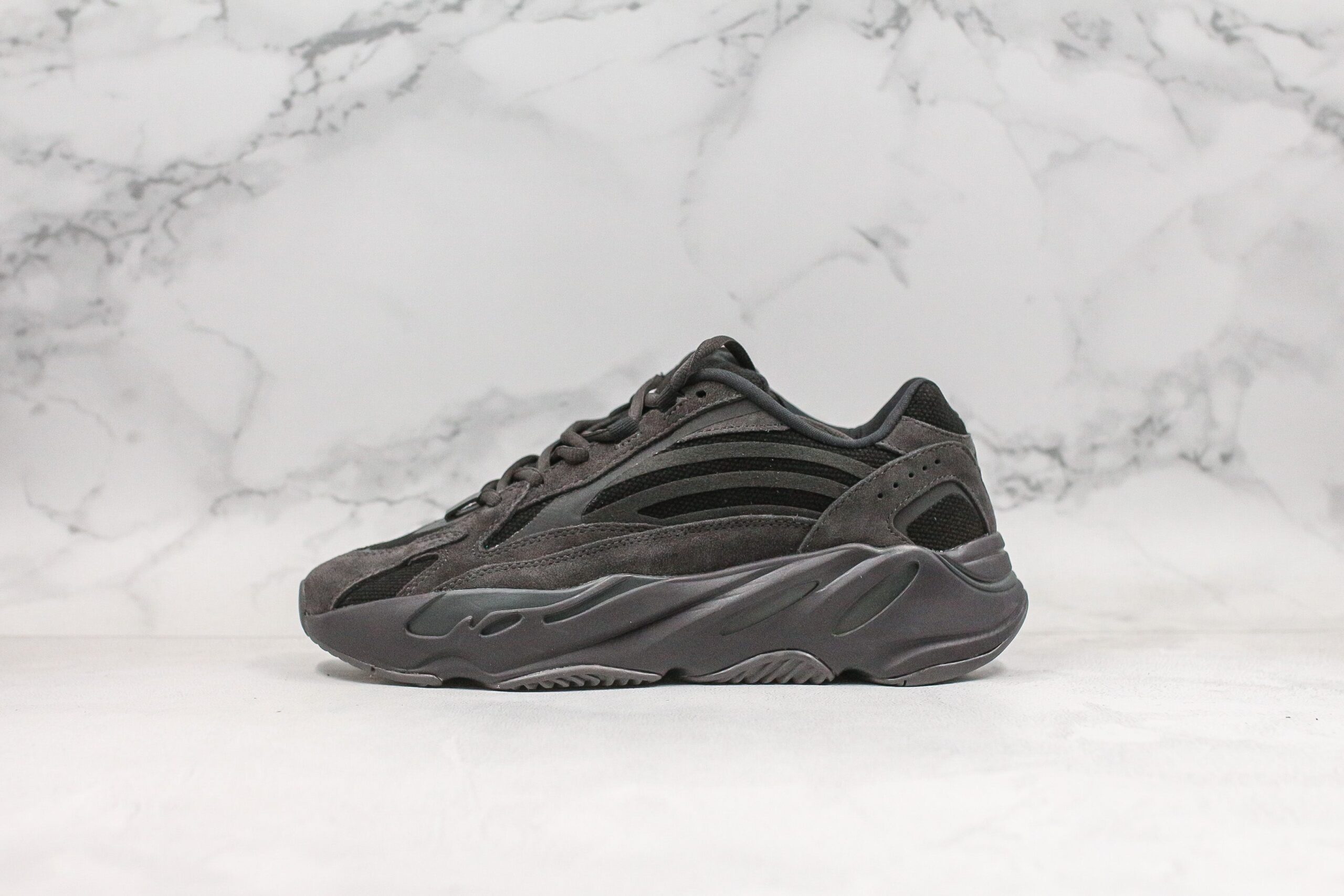 Adidas Yeezy Boost 700 Vanta - Imagem 2