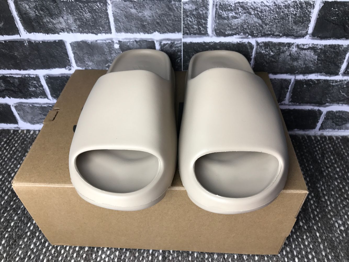 Adidas Yeezy Slide Pure - Imagem 3