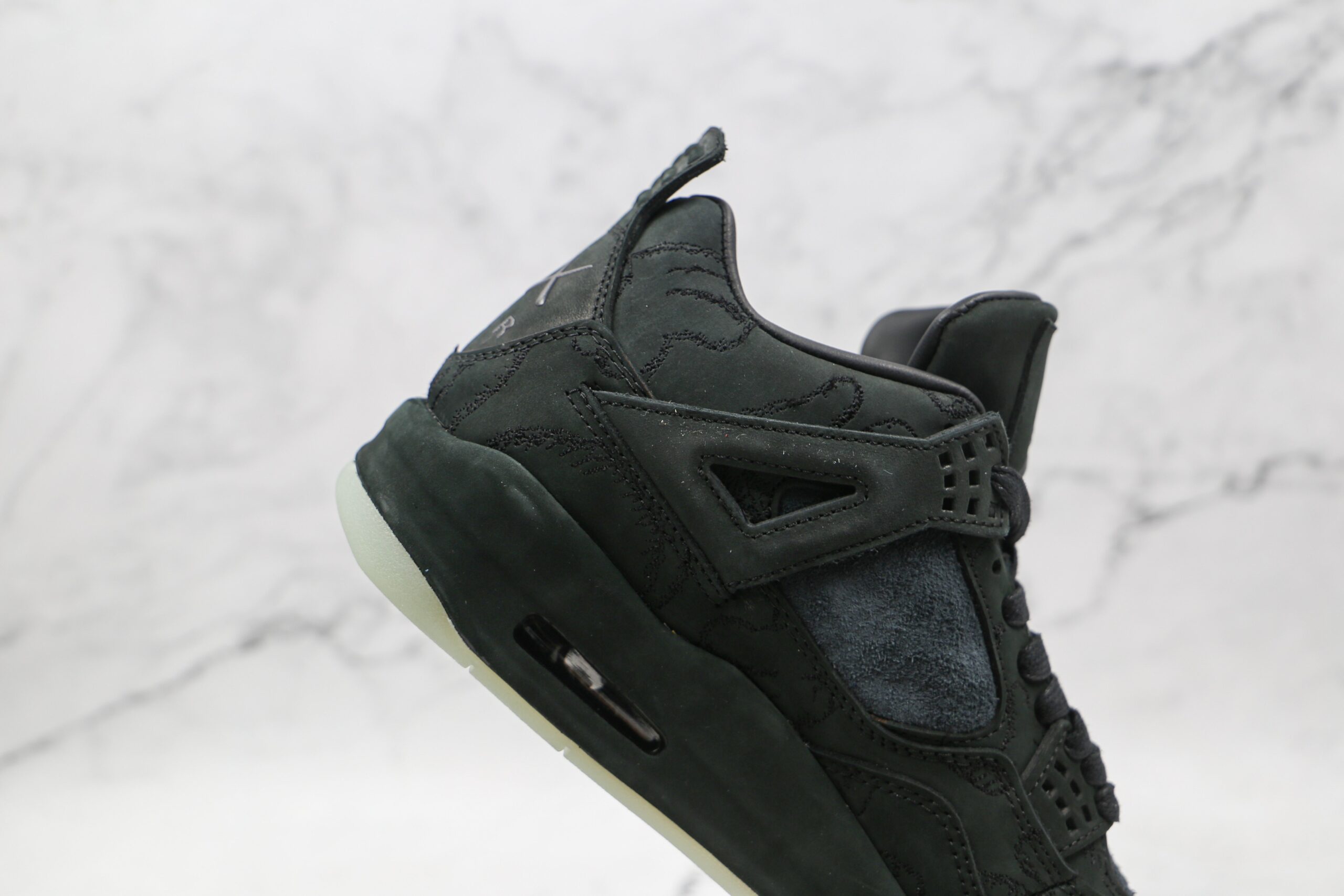 Jordan 4 Retro Kaws Black - Imagem 5