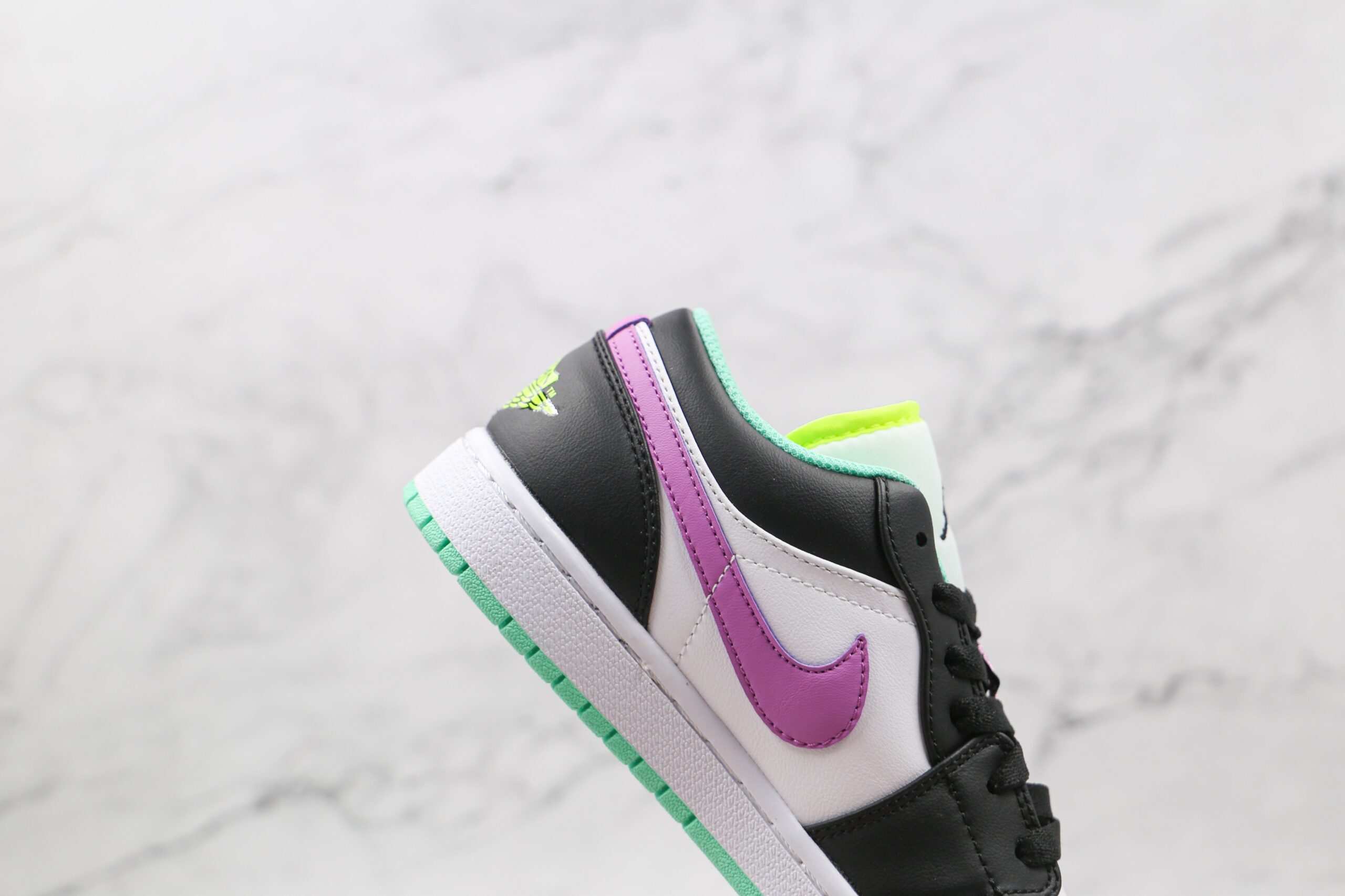 Jordan 1 Low Green Glow Violet Shock - Imagem 3