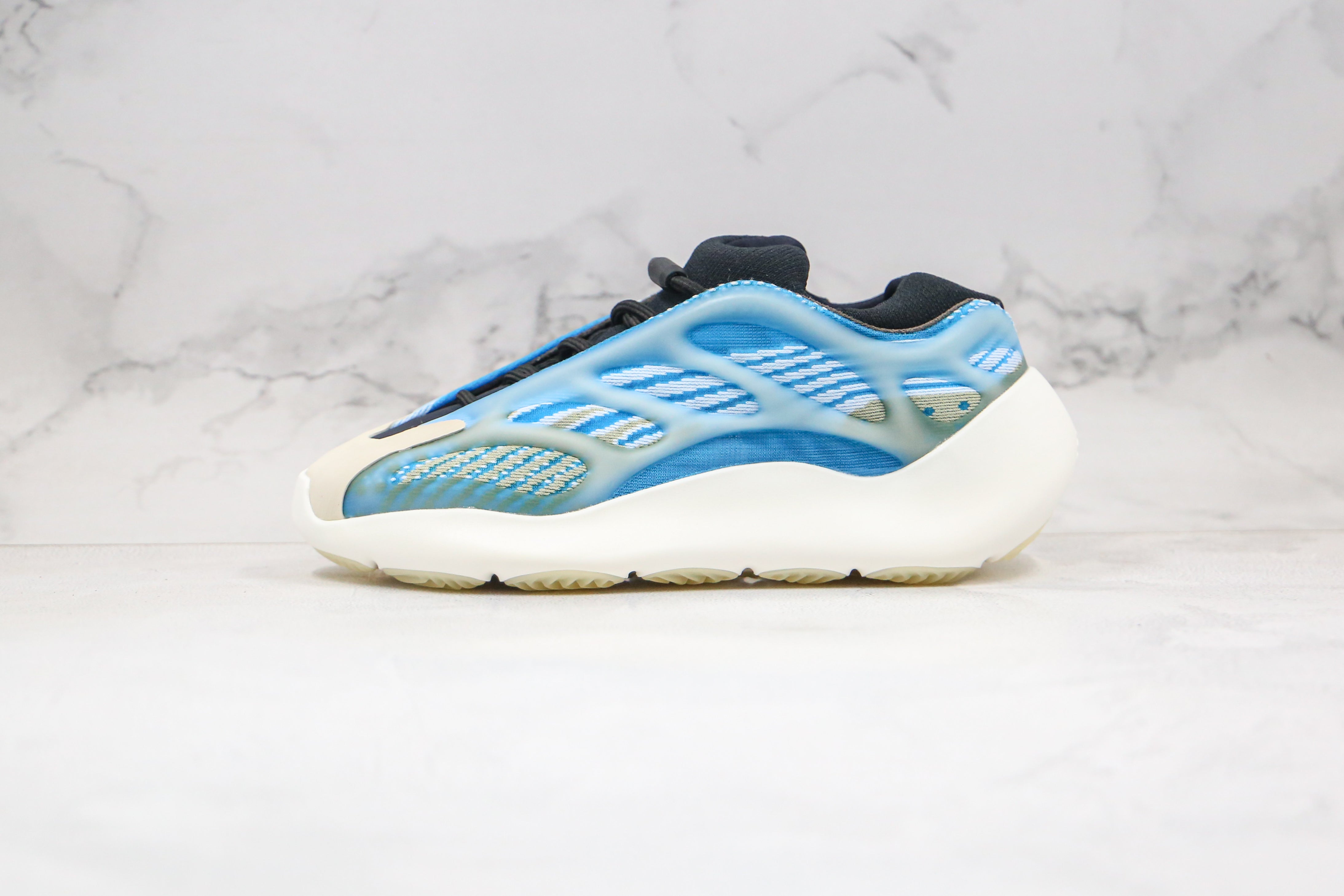 Adidas Yeezy Boost 700 V3 Arzareth - Imagem 2