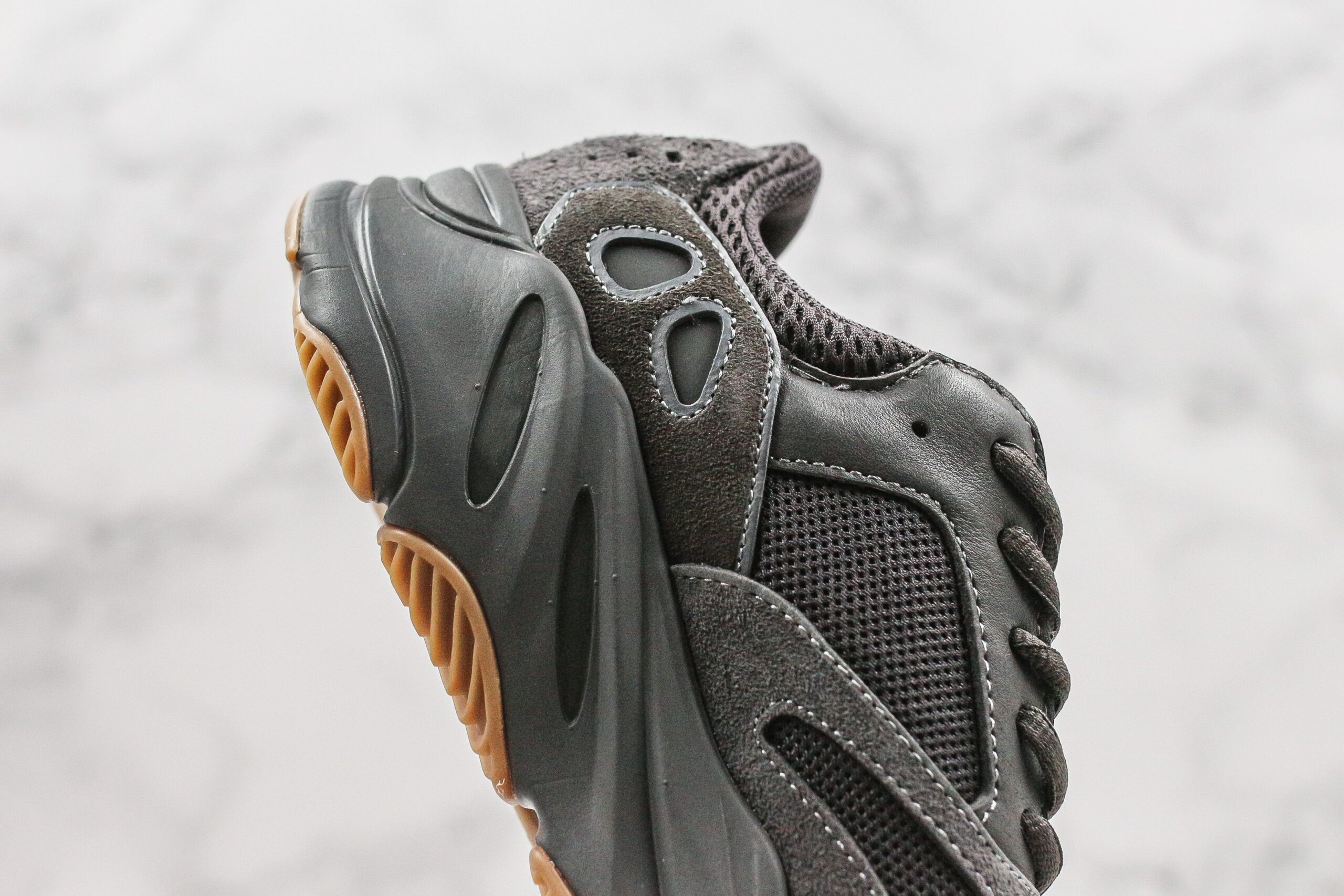 Adidas Yeezy Boost 700 Utility black - Imagem 4