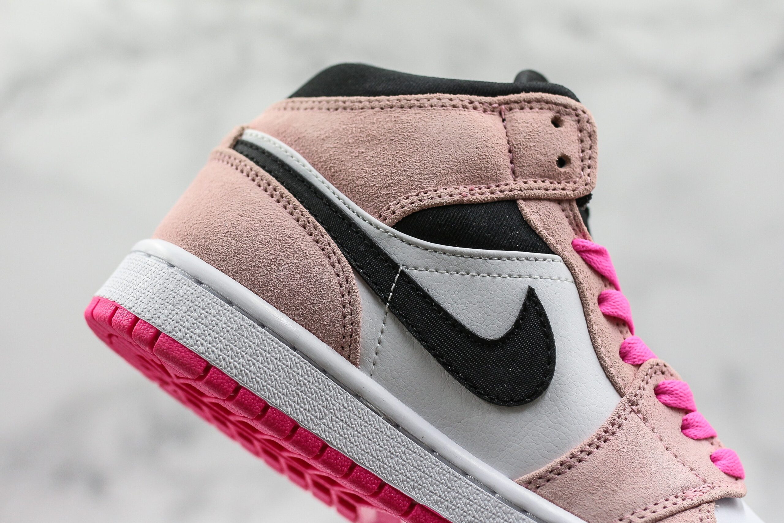 Jordan 1 Mid Crimson Tint - Imagem 4