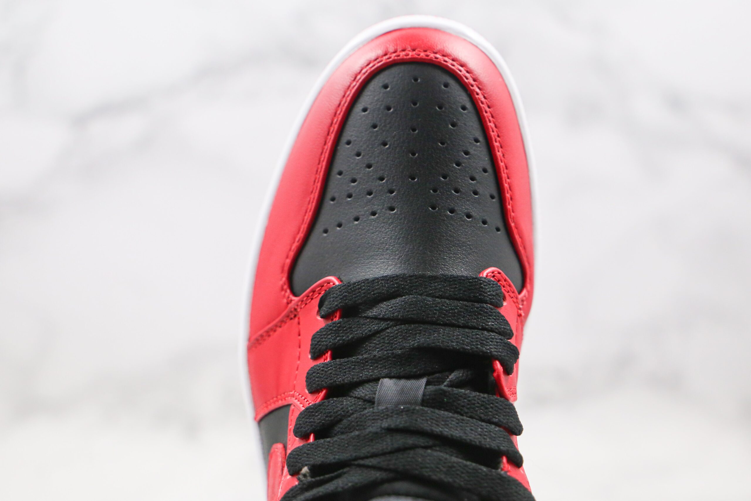 Jordan 1 Low Bred Toe Red - Imagem 3