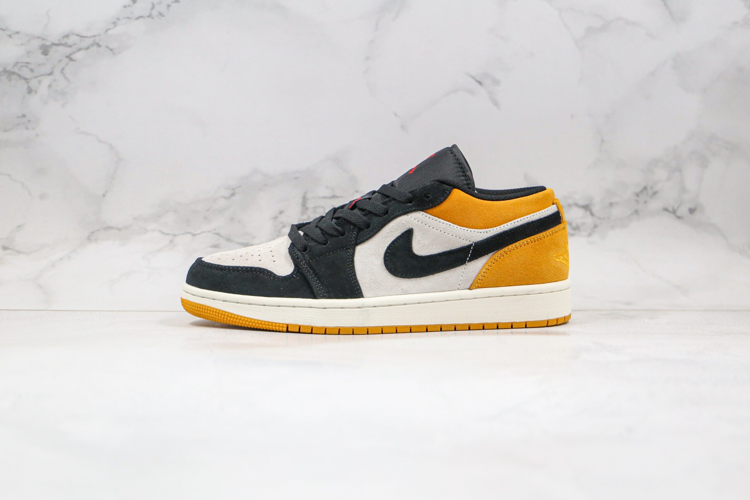 Jordan 1 Low University Gold Black - Imagem 2