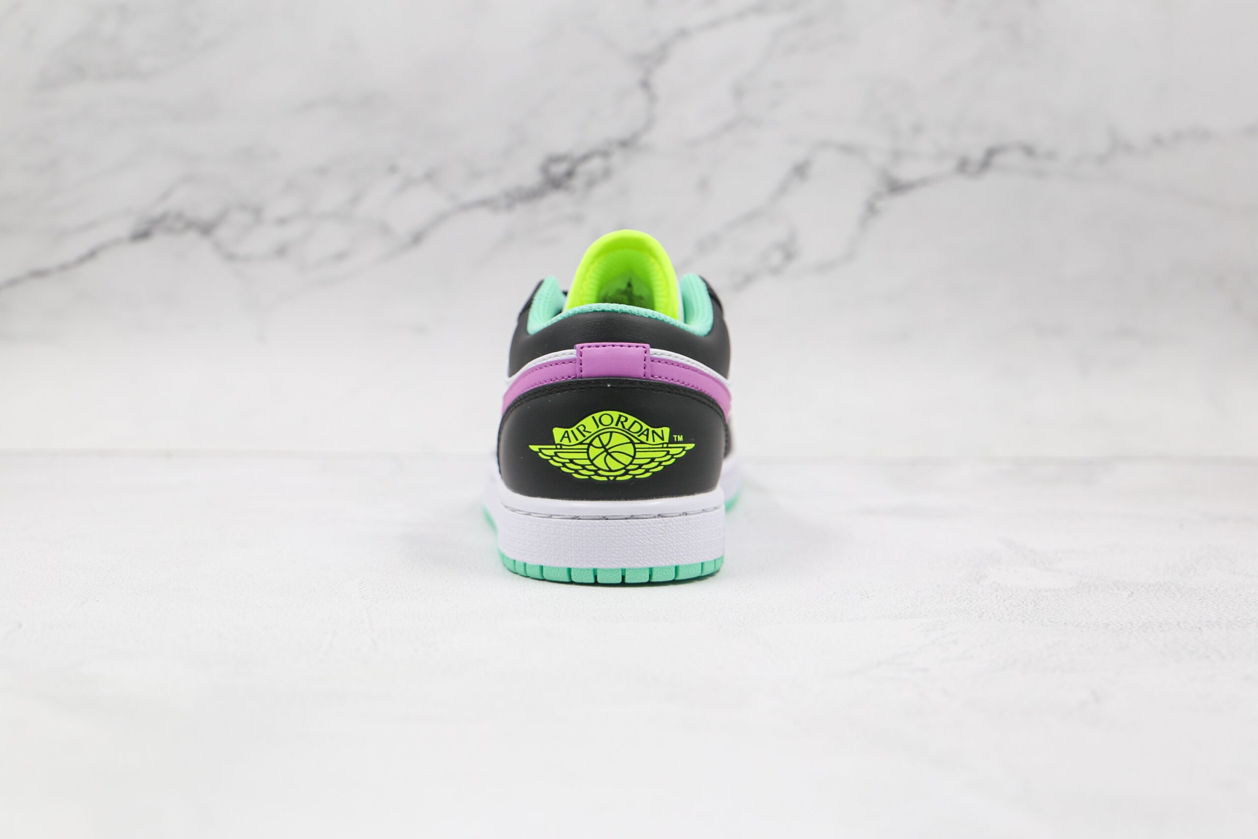Jordan 1 Low Green Glow Violet Shock - Imagem 5