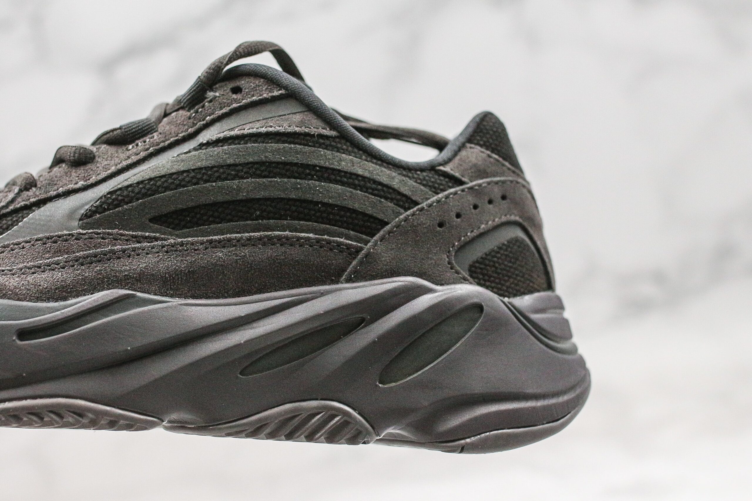 Adidas Yeezy Boost 700 Vanta - Imagem 4