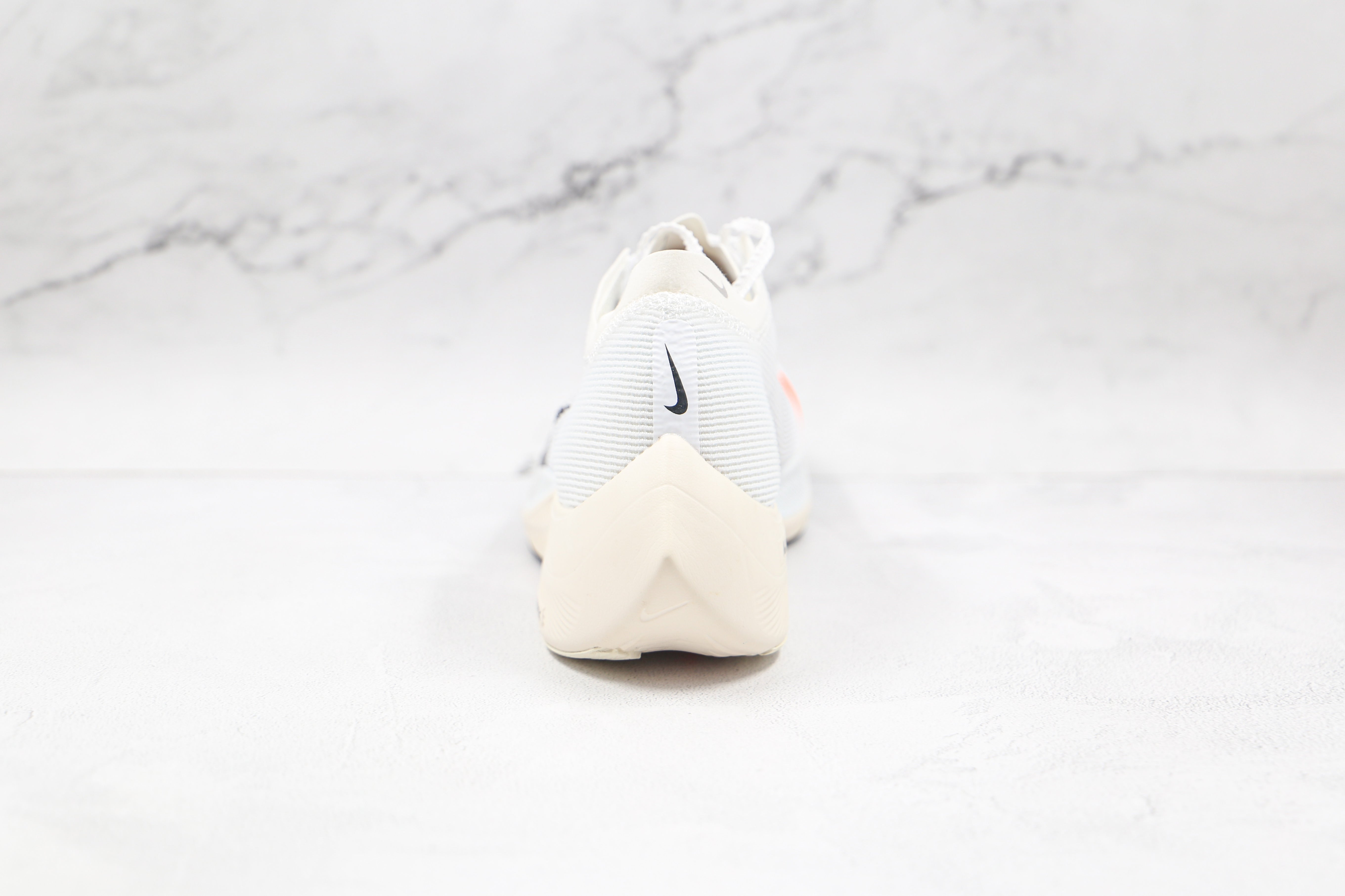 Nike ZoomX Vaporfly Next% 2 White Black - Imagem 4