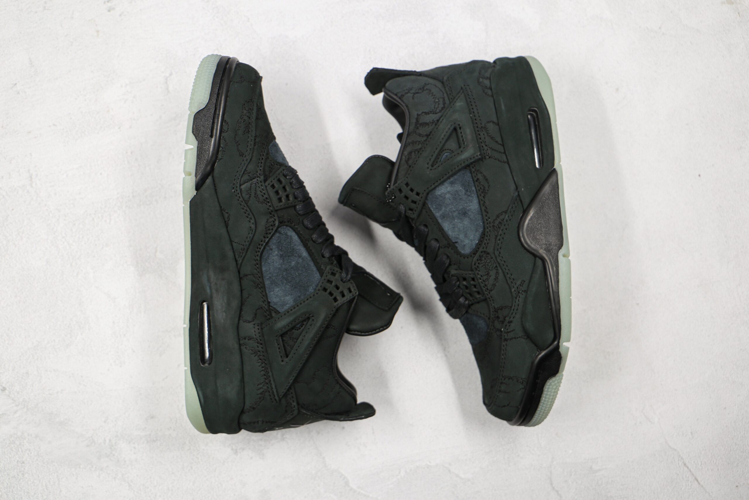 Jordan 4 Retro Kaws Black - Imagem 3
