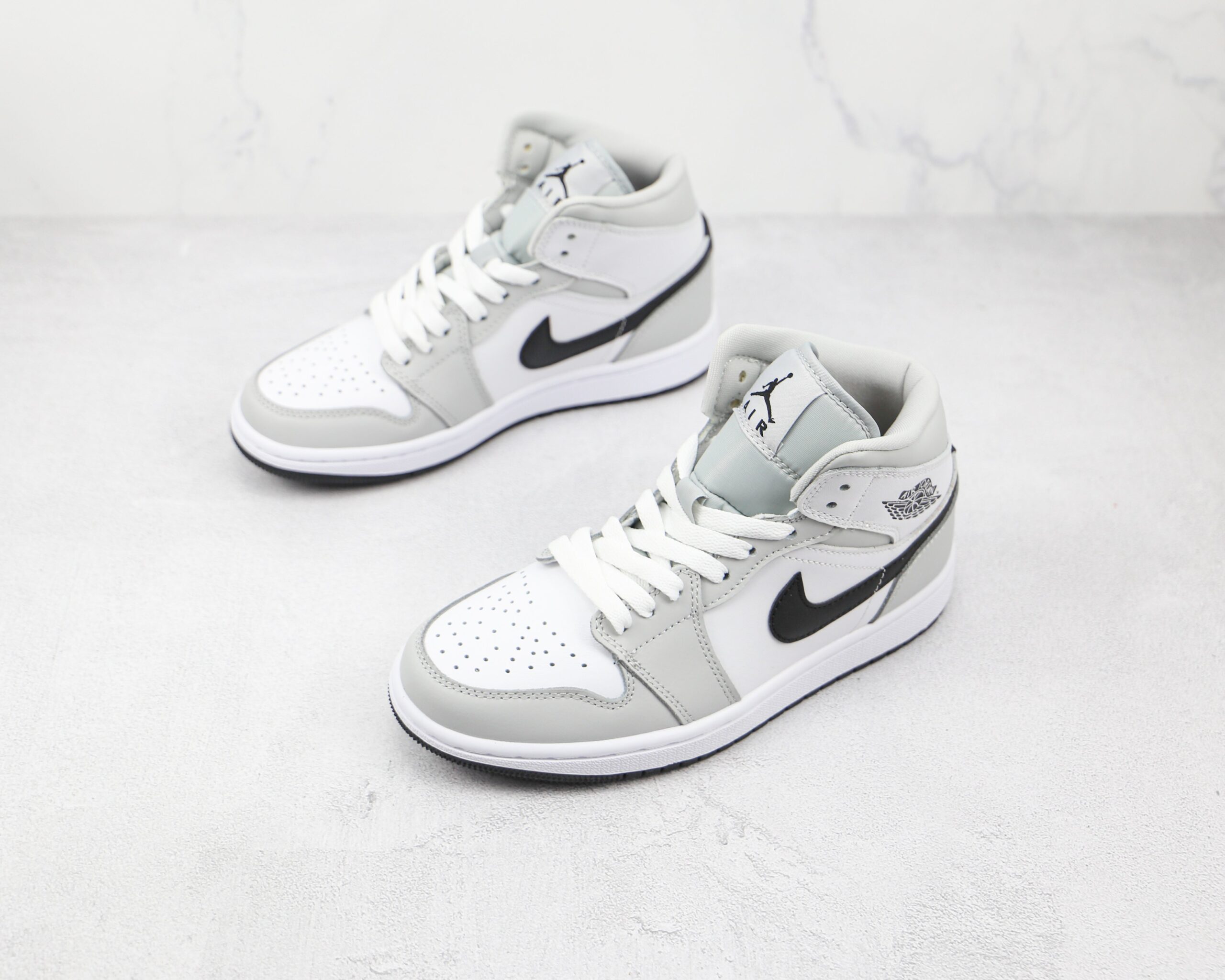 Jordan 1 Mid Light Smoke Grey - Imagem 3