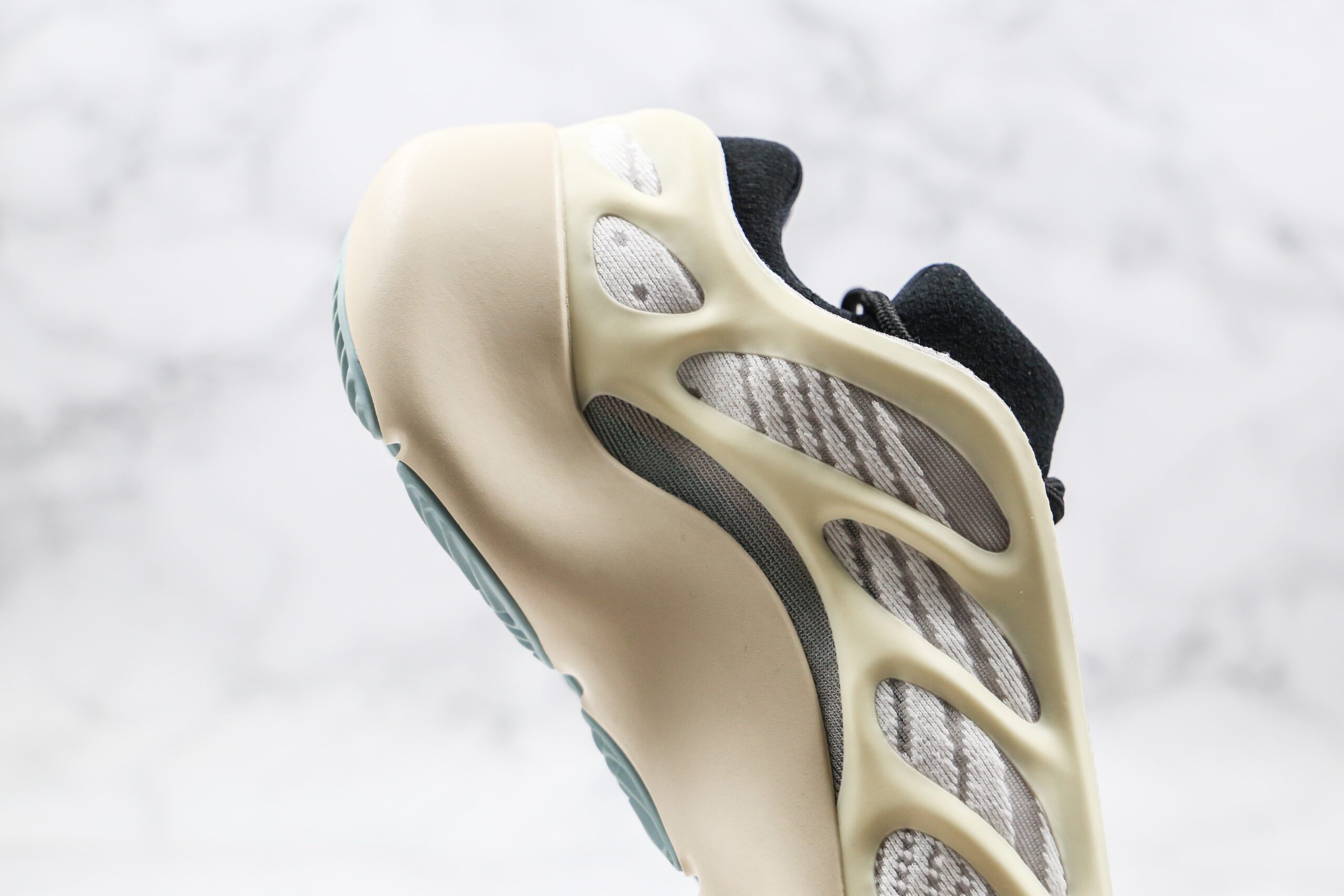 Adidas Yeezy Boost 700 V3 Azael - Imagem 3