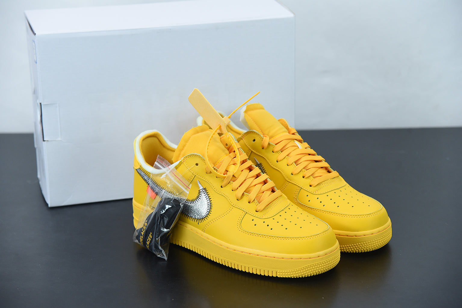 Nike Air force 1 Low Off White University Gold Metallic Silver - Imagem 6