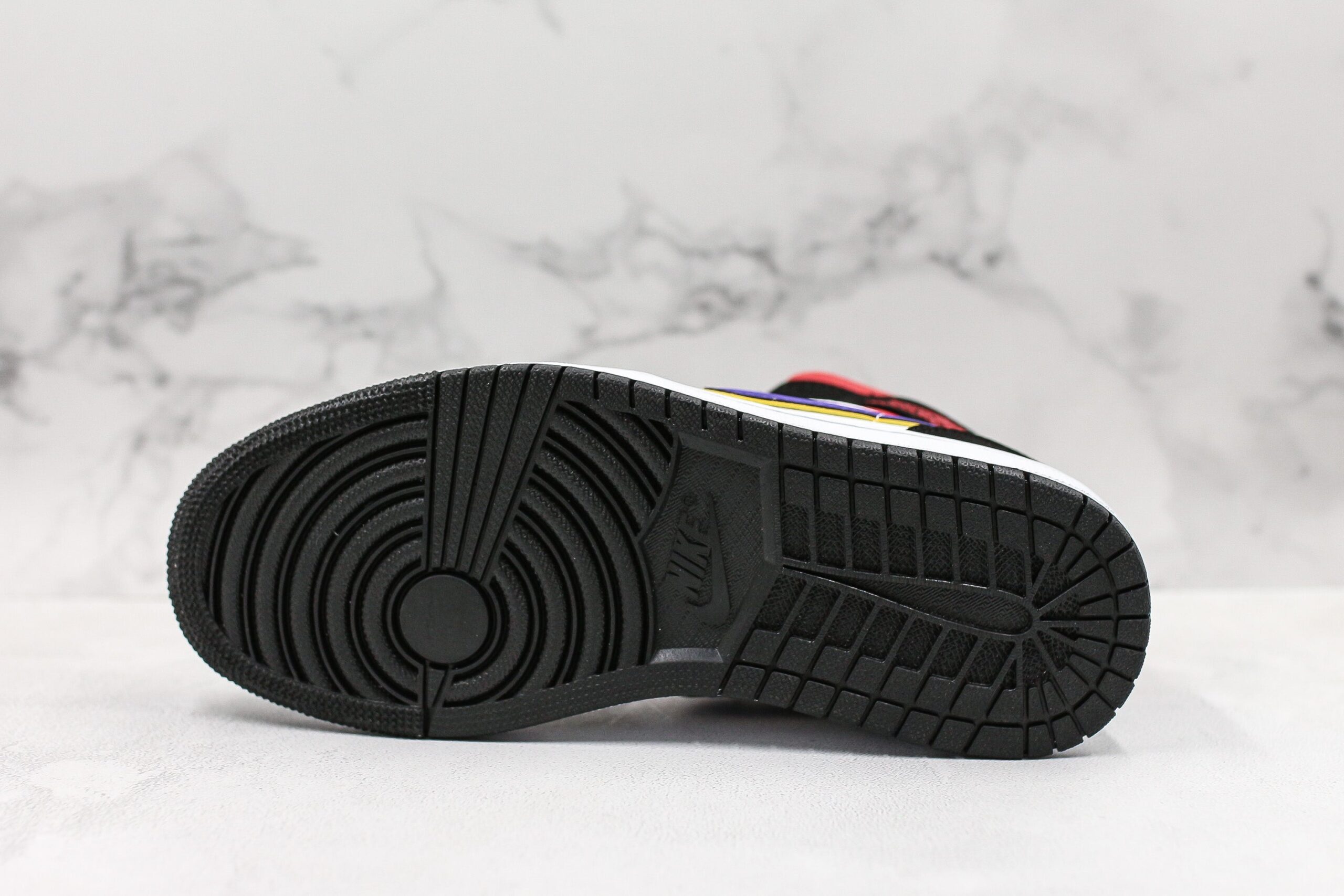 Jordan 1 Mid Lakers Top 3 - Imagem 6