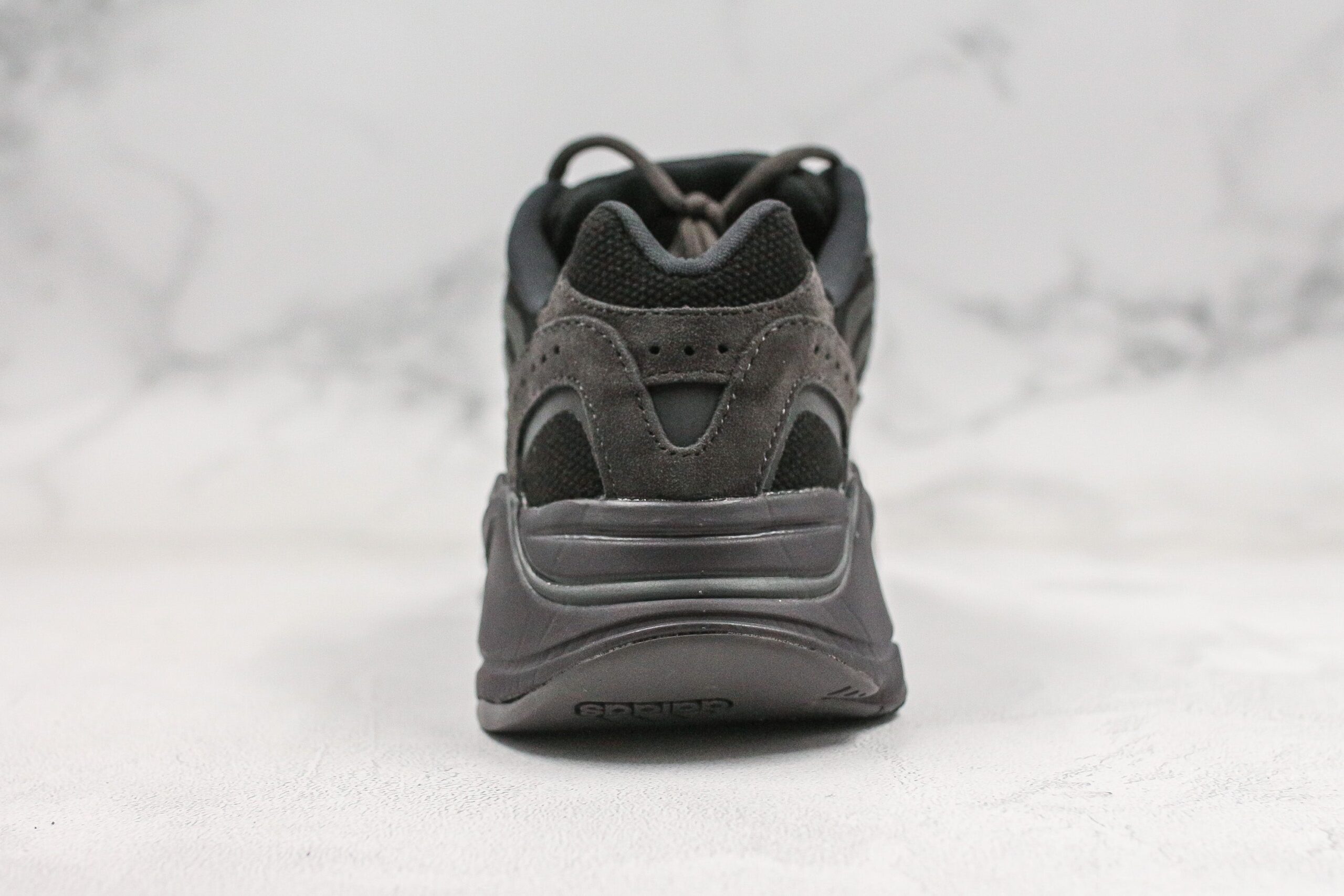 Adidas Yeezy Boost 700 Vanta - Imagem 5
