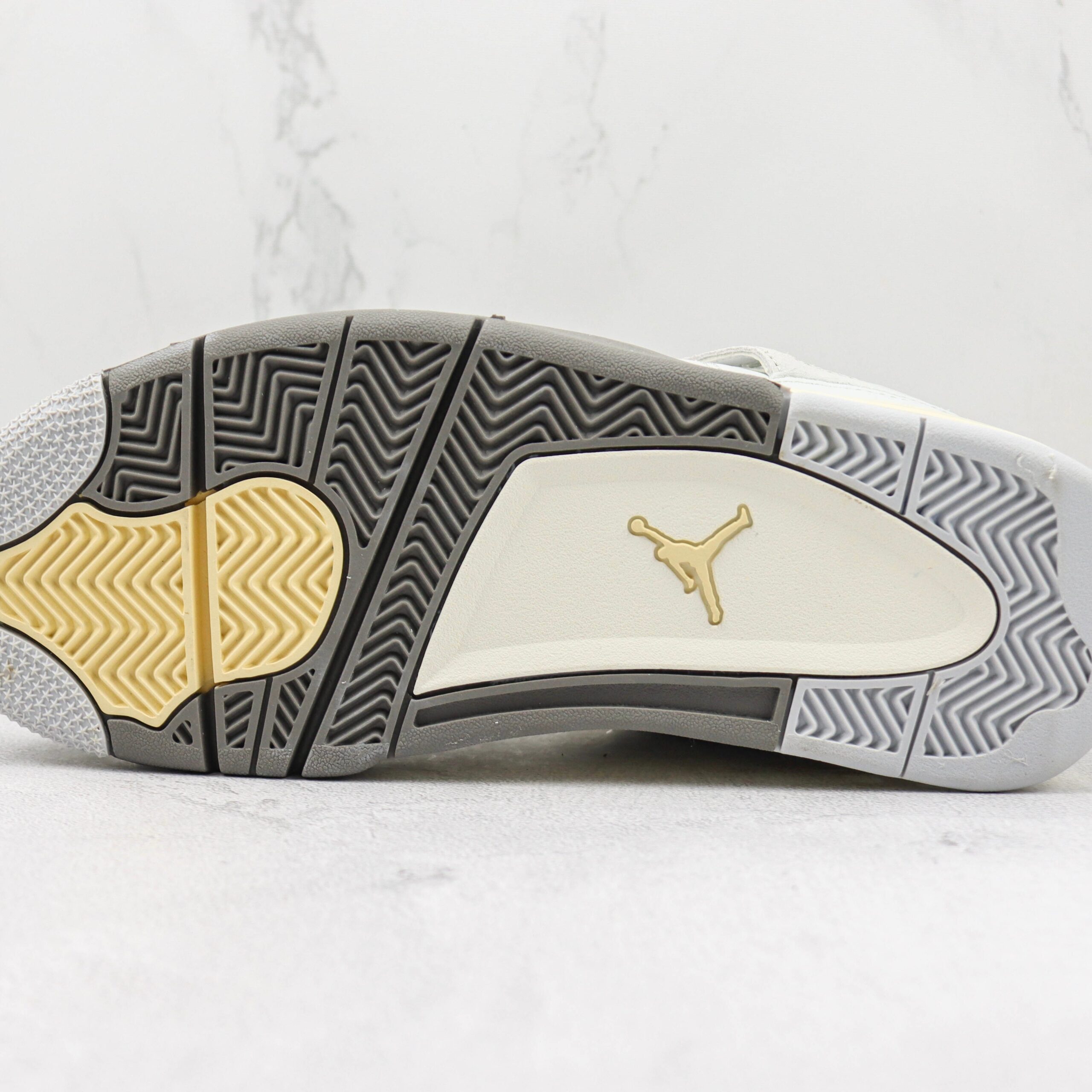 Jordan 4 Retro SE Craft Photon Dust - Imagem 5