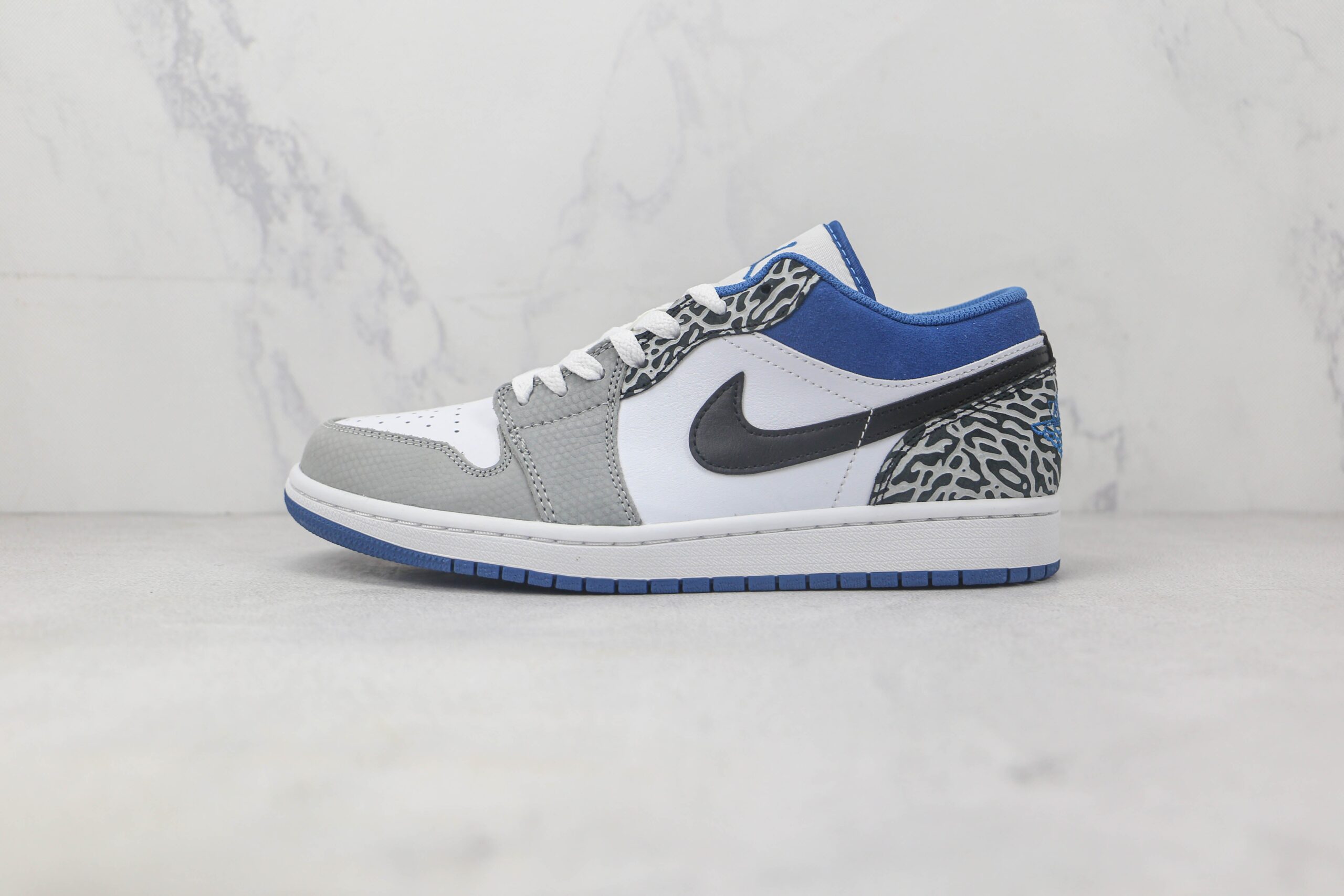 Jordan 1 Low SE True Blue - Imagem 2