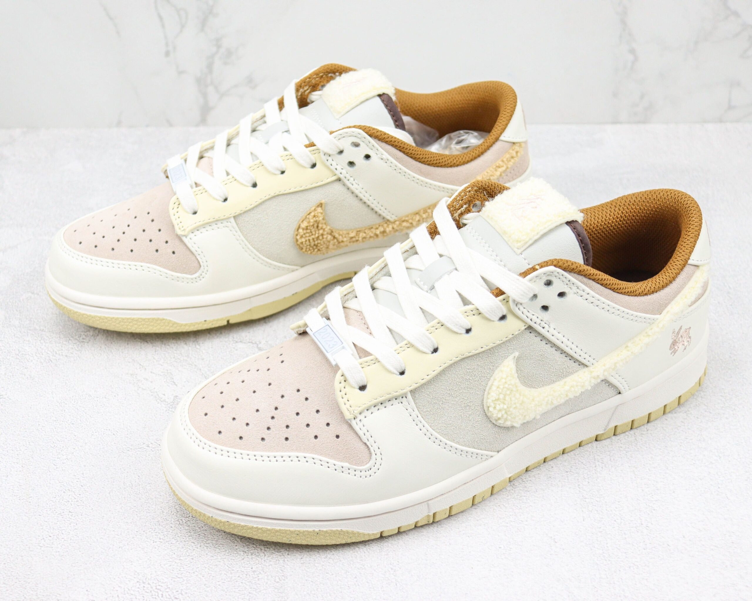 Nike Dunk Low Retro PRM Year of the Rabbit Fossil Stone (2023) - Imagem 3