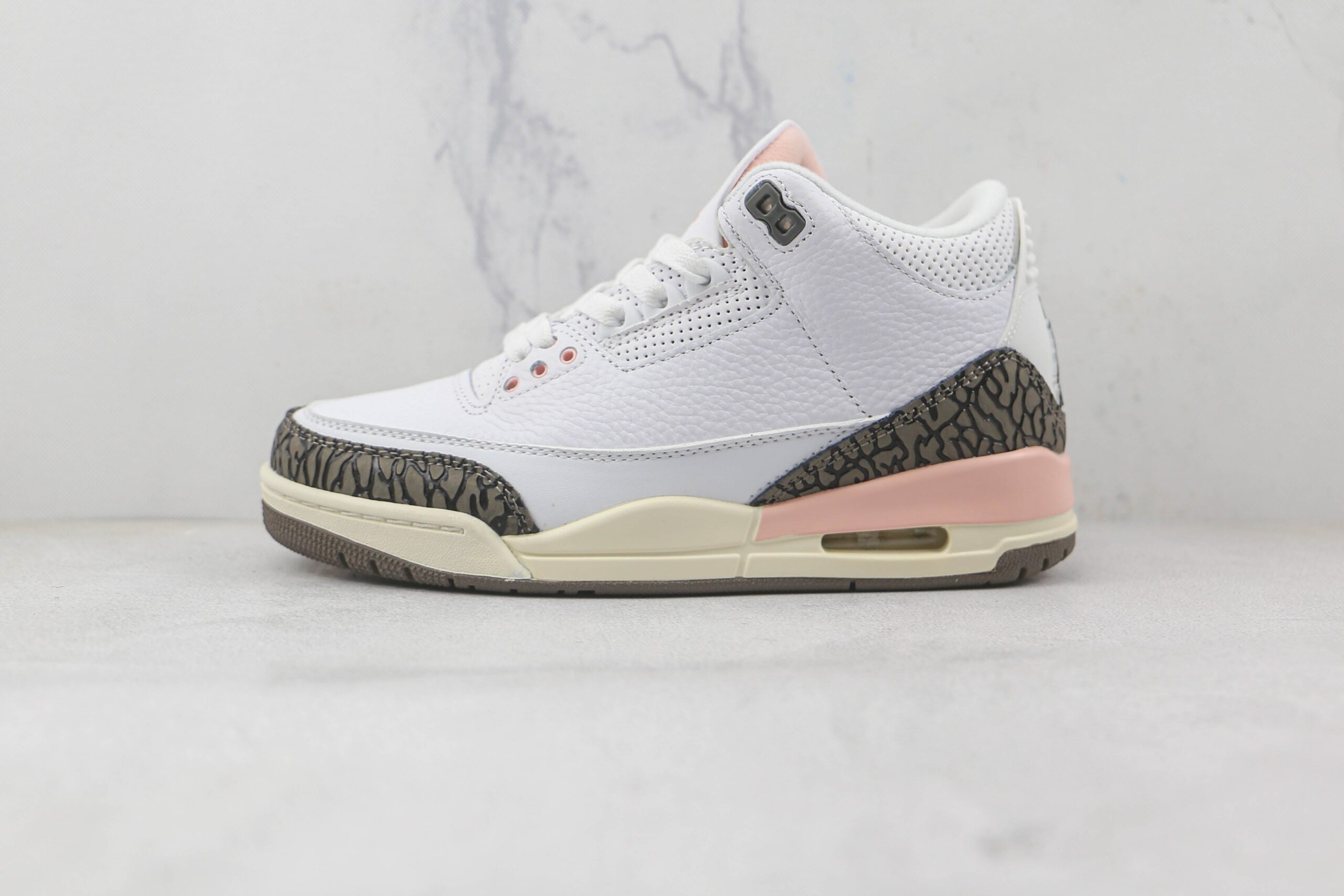 Jordan 3 Retro Neapolitan Dark Mocha - Imagem 2