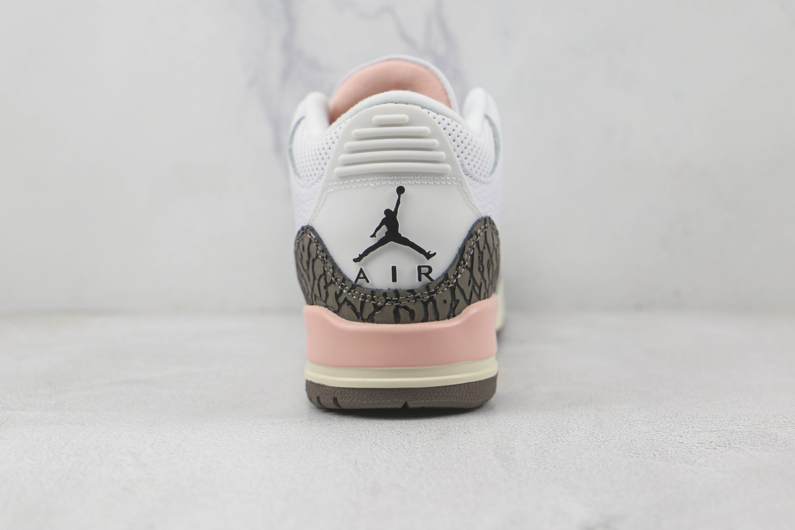 Jordan 3 Retro Neapolitan Dark Mocha - Imagem 4