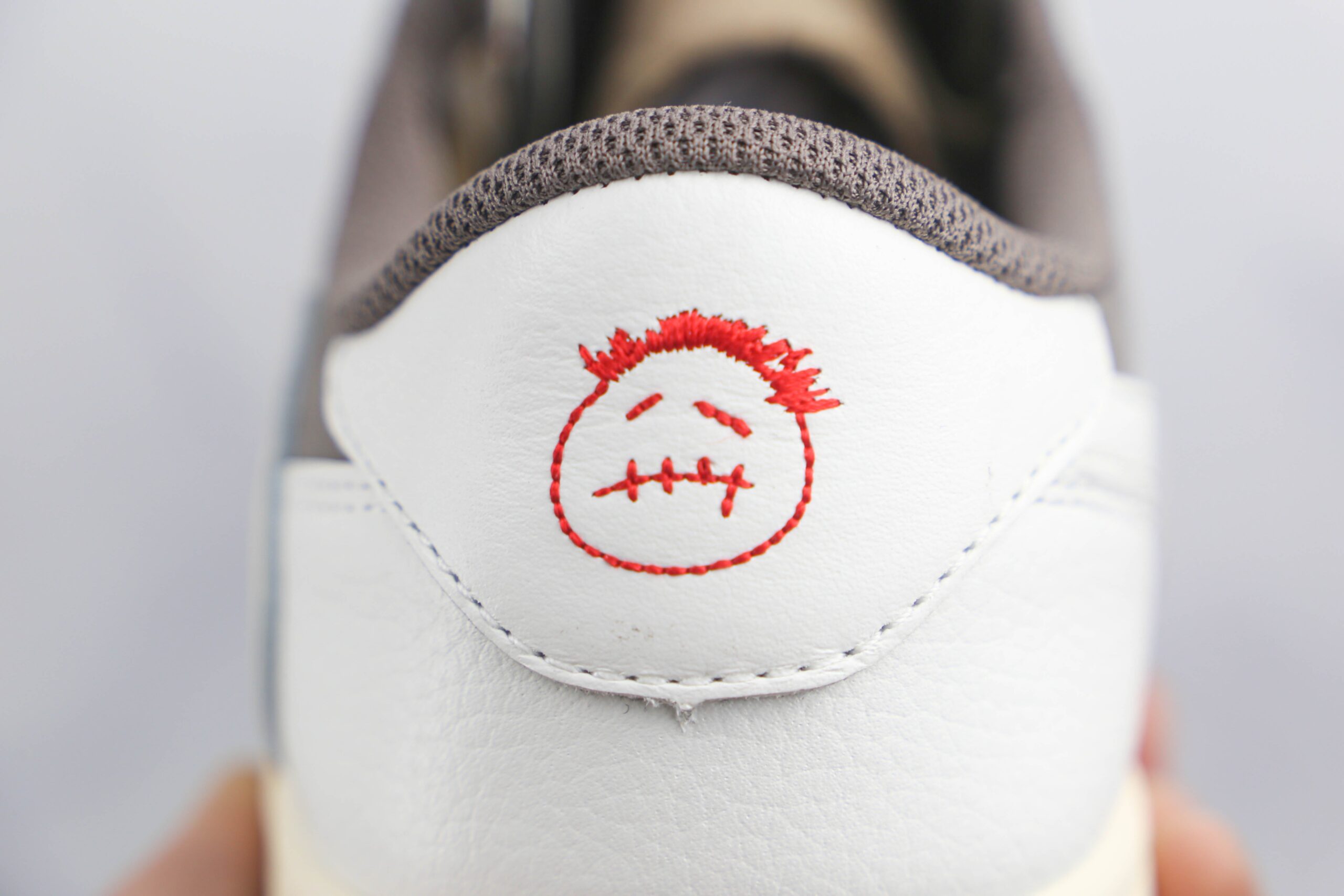 Jordan 1 Low Reverse Mocha Travis Scott - Imagem 7